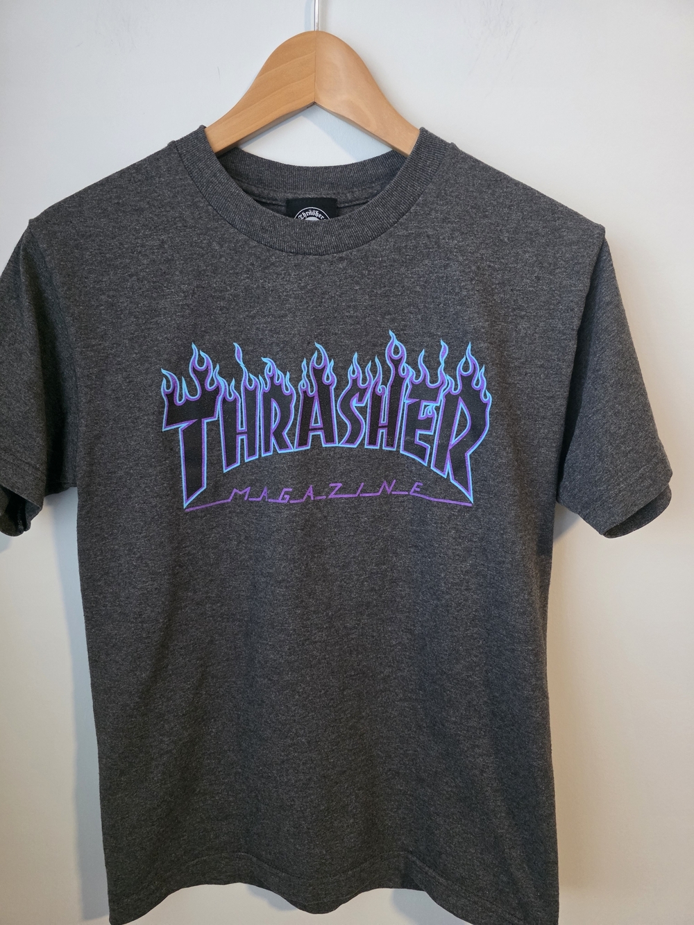 Thrasher Magazine Flame Logo Tee – Charcoal Gray | Size S